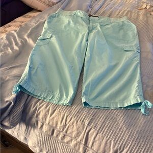 Gloria Vanderbilt Cargo Aqua Capris Size 16